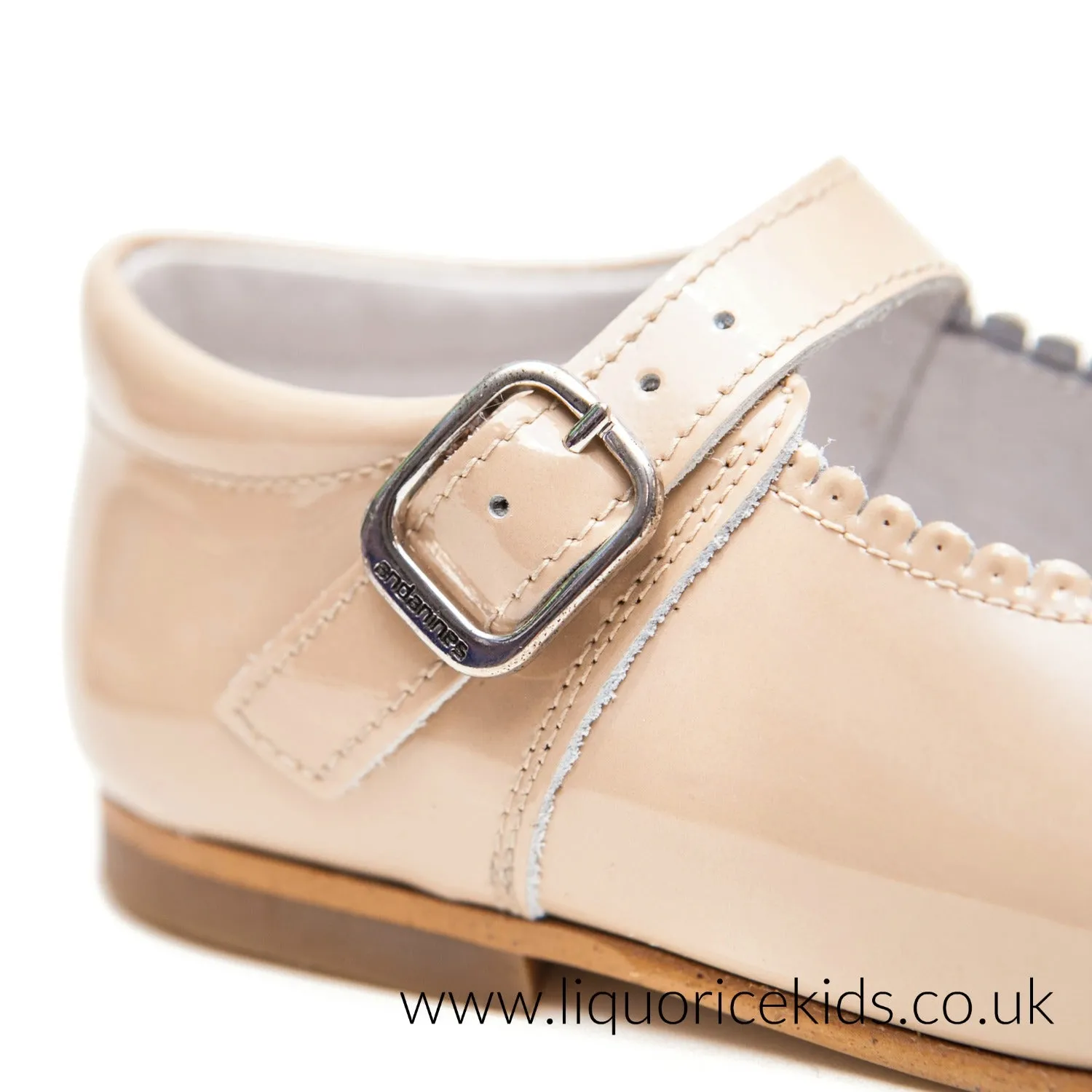 Andanines Girls Camel Patent Mary Janes With Scallop Edging.