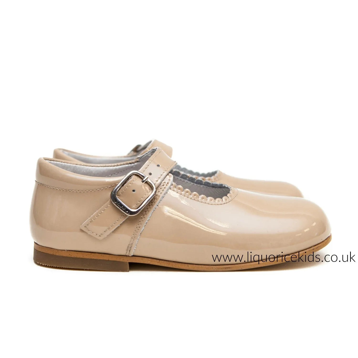 Andanines Girls Camel Patent Mary Janes With Scallop Edging.