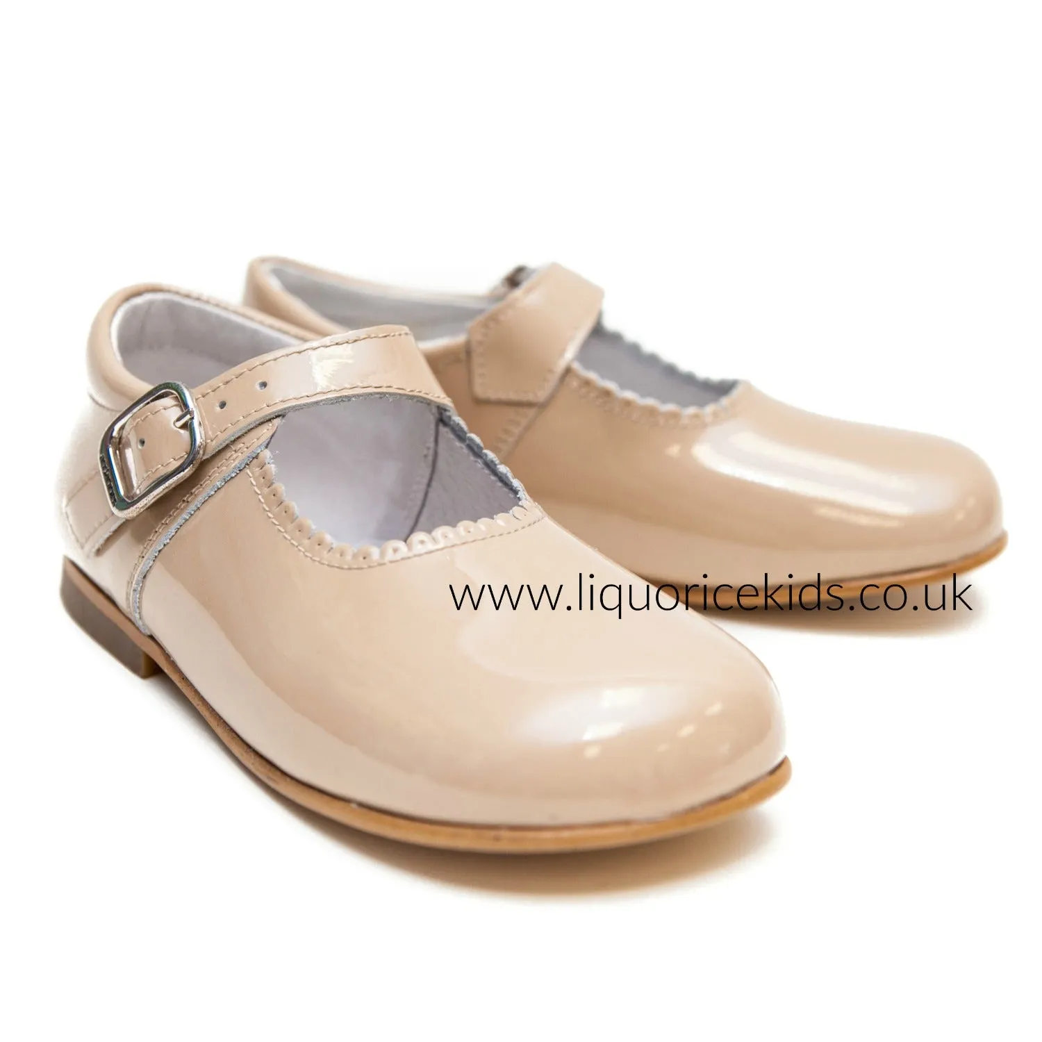 Andanines Girls Camel Patent Mary Janes With Scallop Edging.