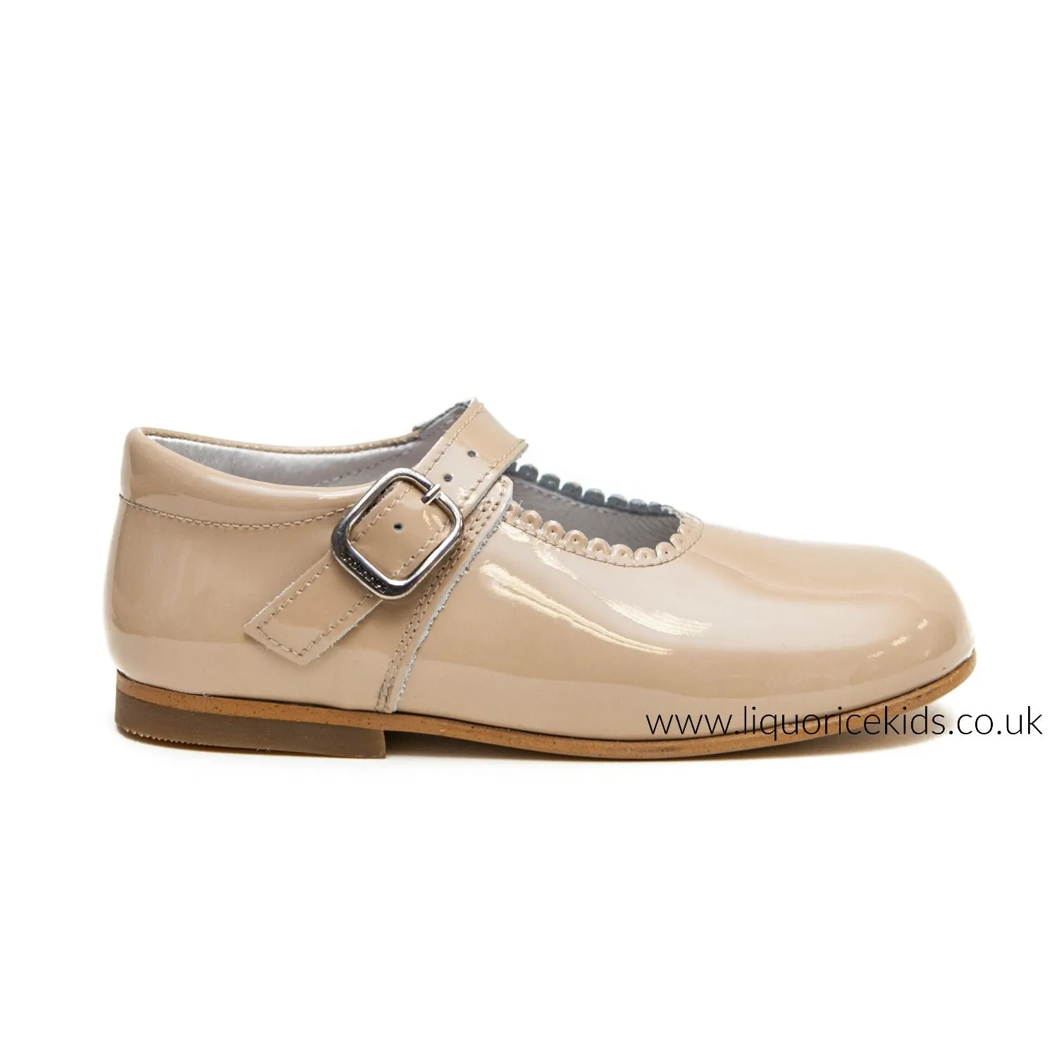 Andanines Girls Camel Patent Mary Janes With Scallop Edging.