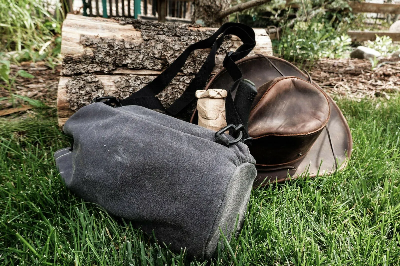 Handmade Waxed Canvas Wool Insulated Beer Growler Carrier Bushcraft Round Bag (Various Colors)