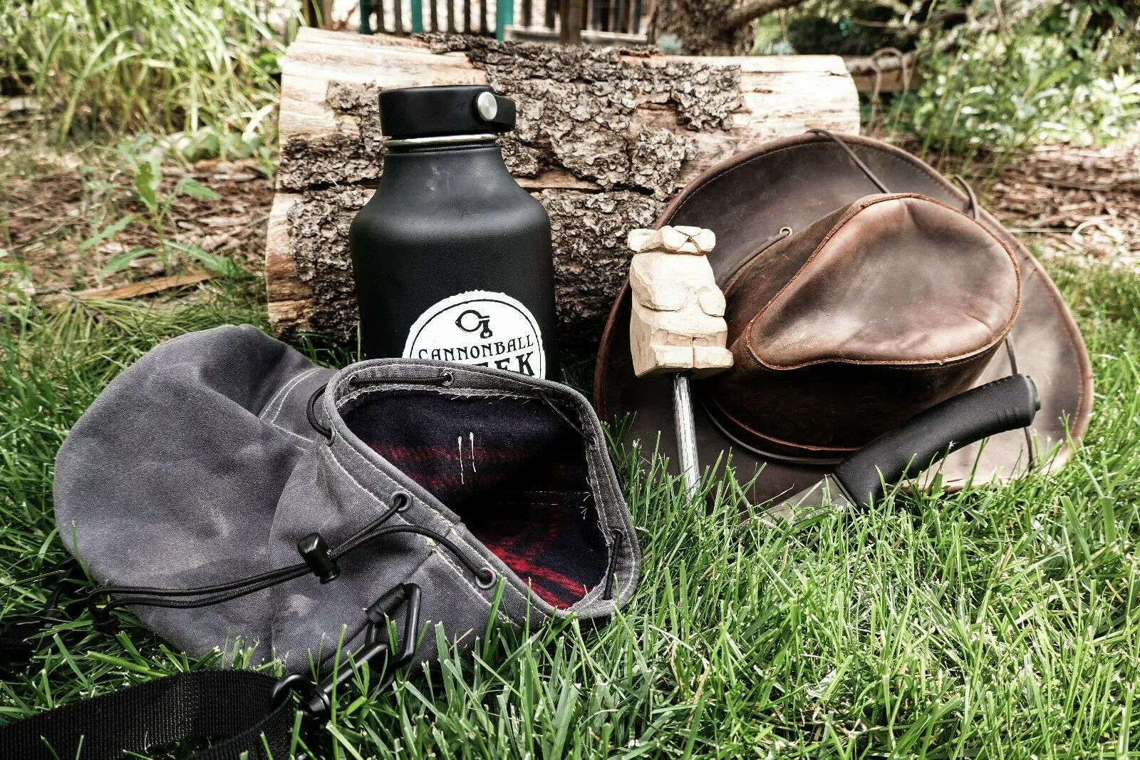 Handmade Waxed Canvas Wool Insulated Beer Growler Carrier Bushcraft Round Bag (Various Colors)