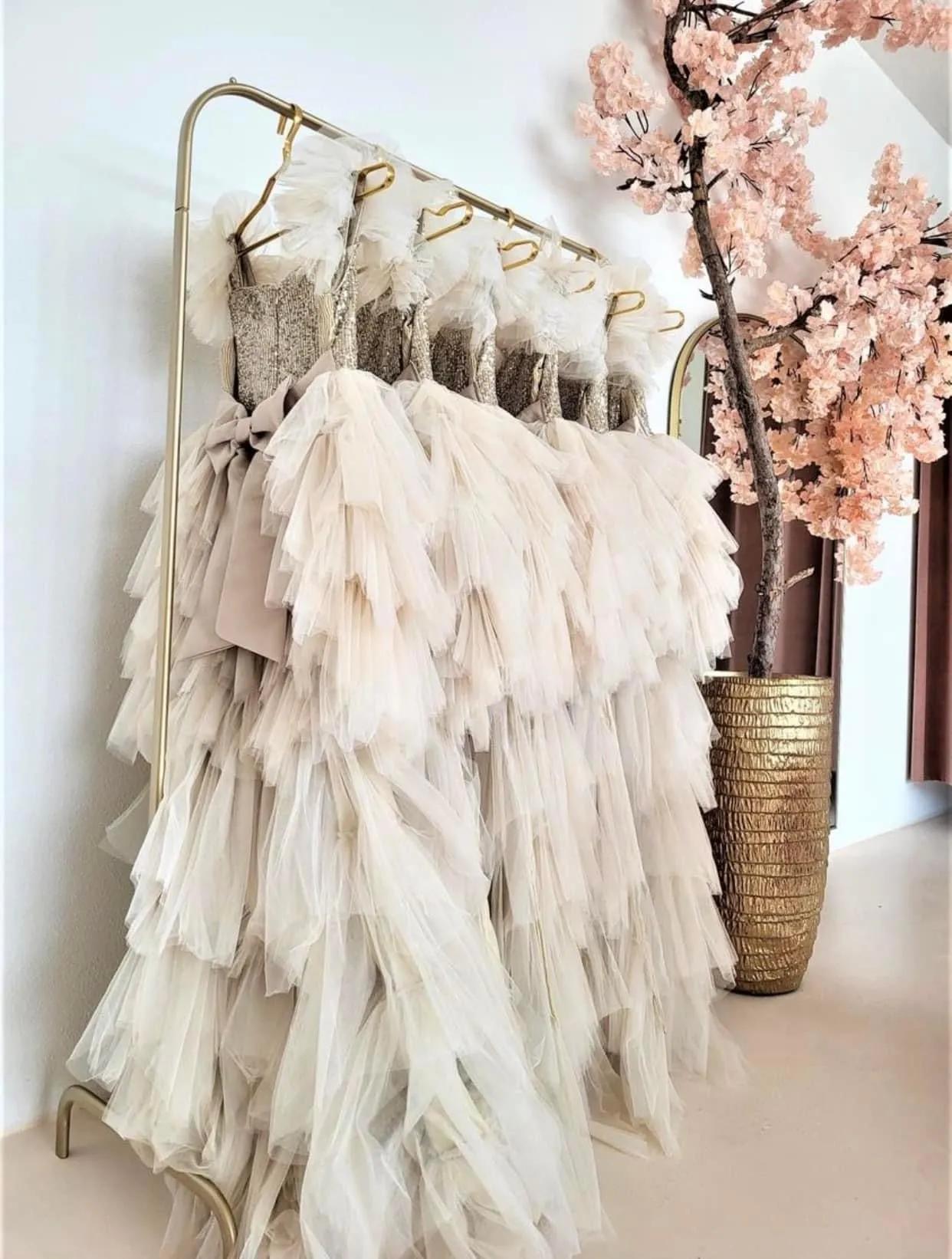 Pearl White Tulle Dress for Teenage Girls with Detachable Train