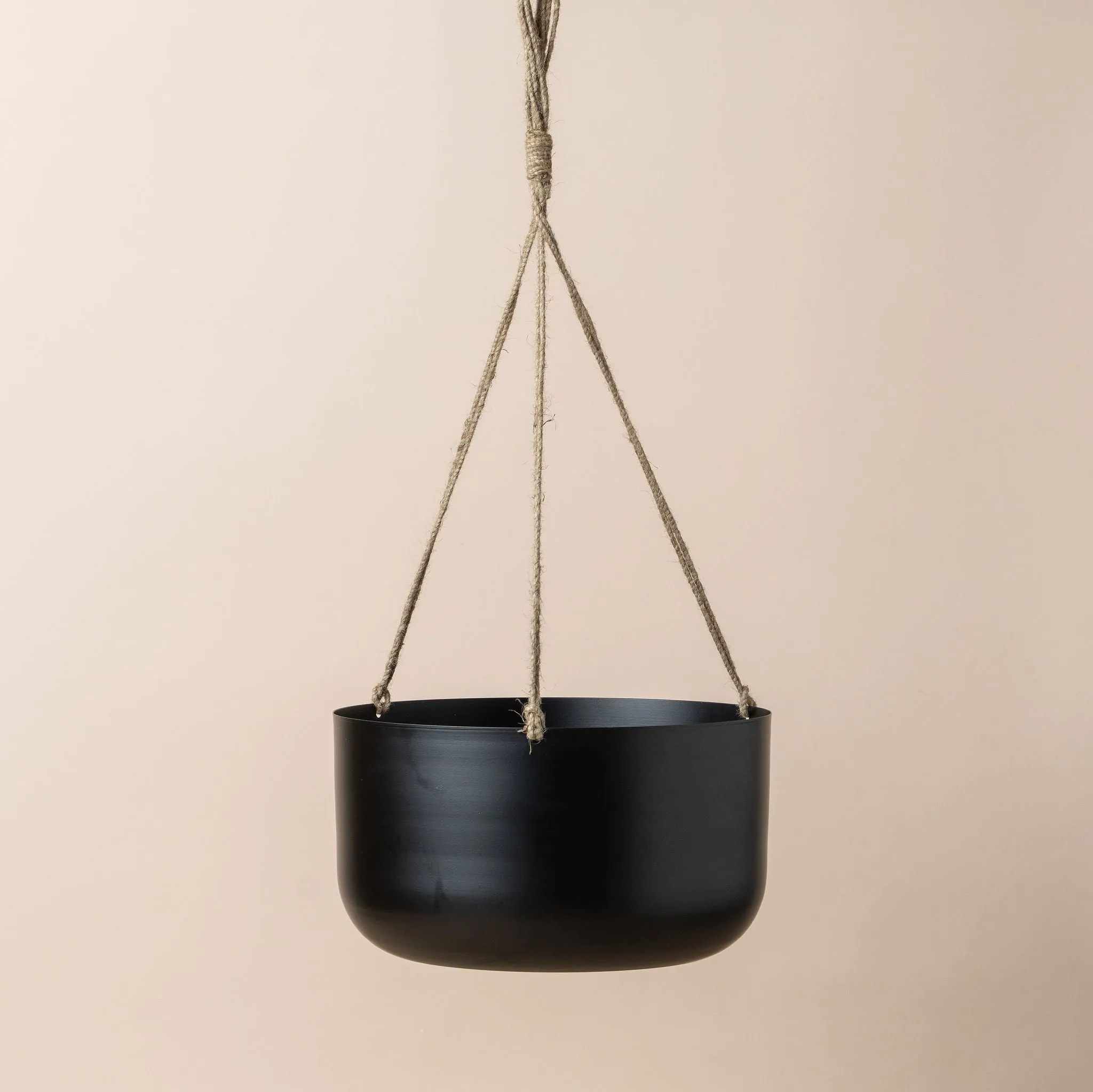 Saarde Metal Hanging Planter Black