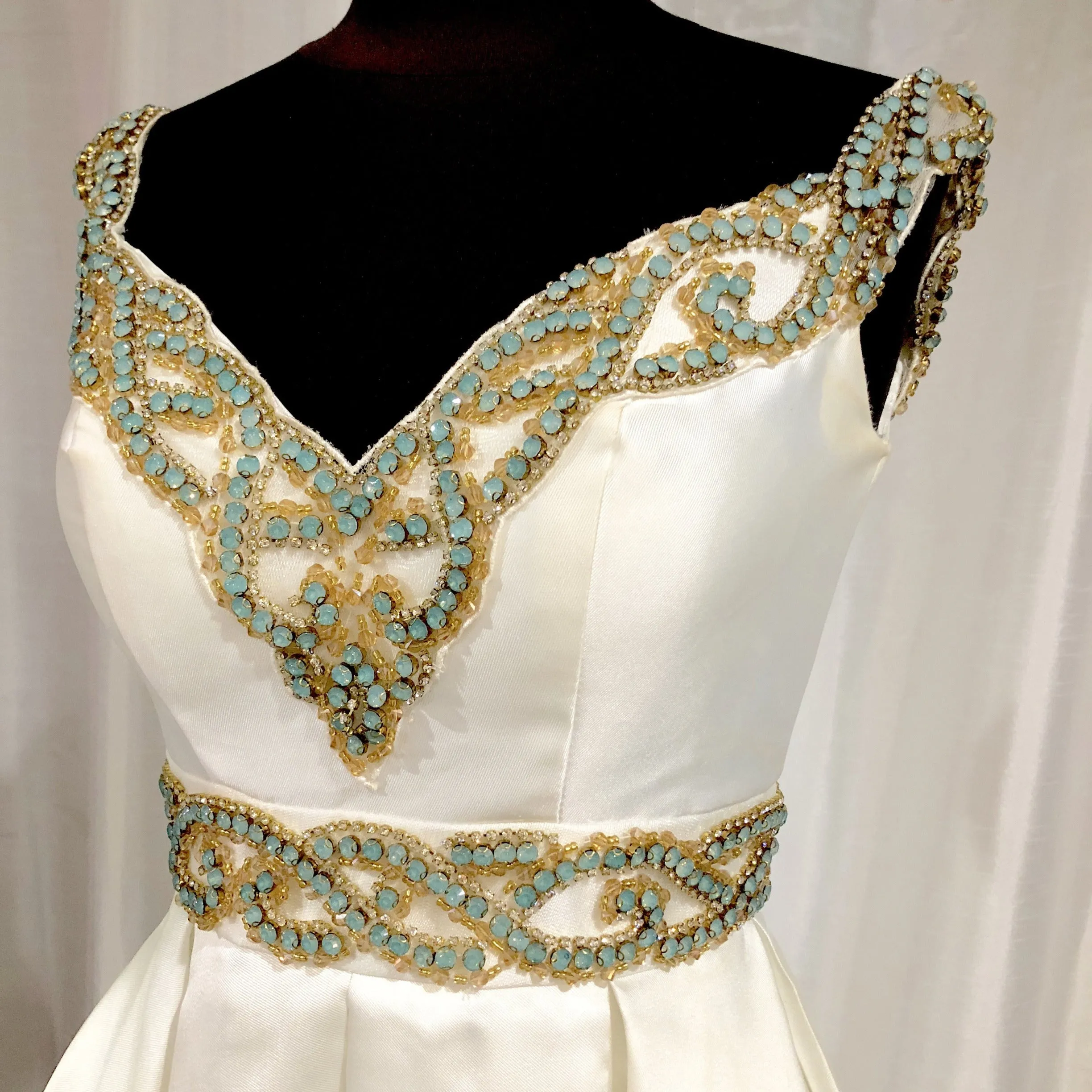 VIENNA White Satin Embellished Short Dress Size 4